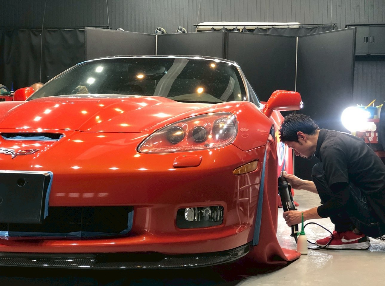 ΔE*ab測色計で塗装の艶を数値化するAutoStyleのガラスコーティング施工イメージ