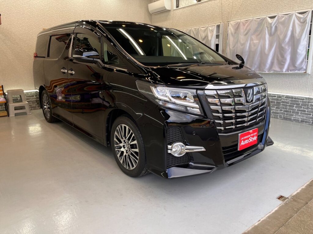 グロスベルベットを施工した黒いトヨタ アルファード（AutoStyle・長崎県佐々町）