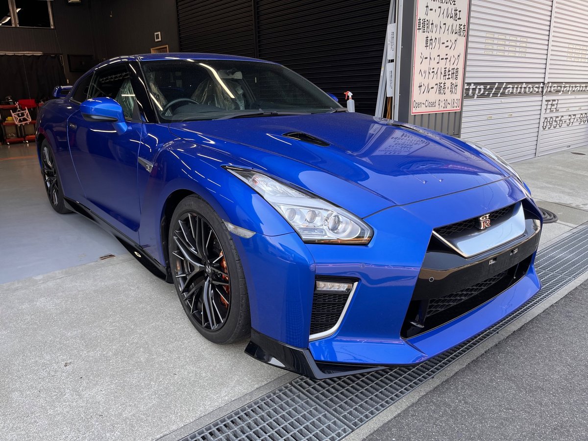 お預かりしたときの青い日産 GT-R(施工前)
